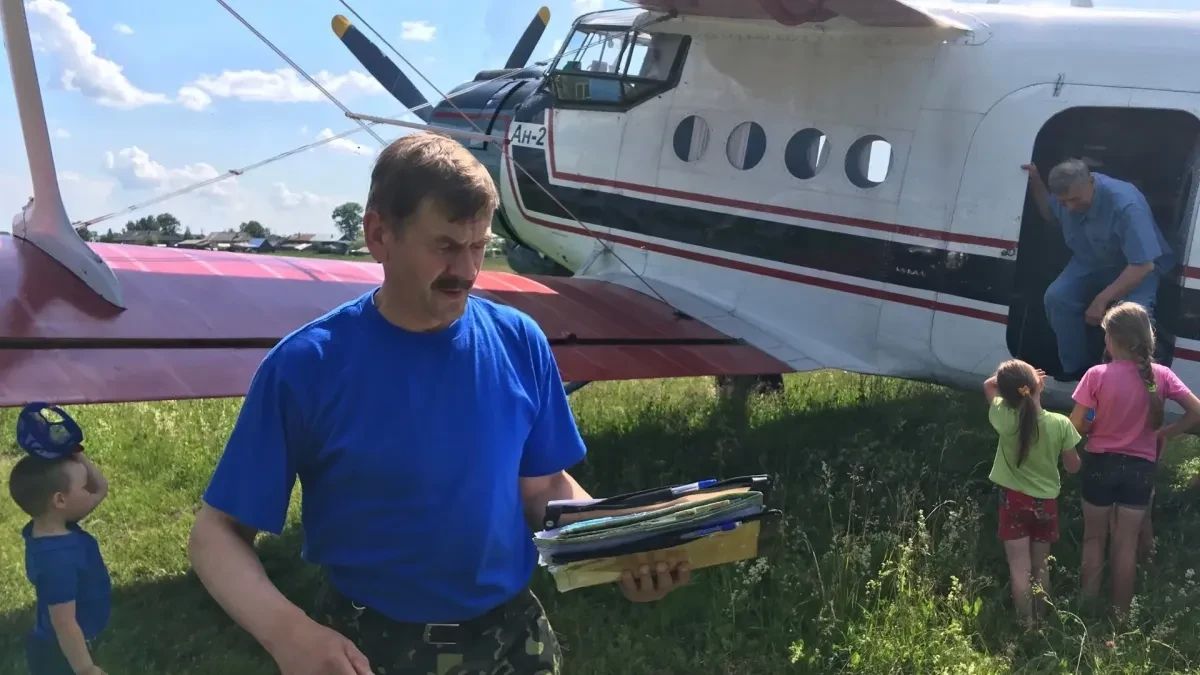«600 раз спускался с вертолета в горящий лес»: история ветерана КОГСАУ «Лесоохрана» Профессионалом своего дела является Андрей Юрьевич Червяков, ветеран КОГСАУ «Лесоохрана», чей трудовой стаж в отрасли насчитывает 40 лет.... «600 раз спускался с вертолета в горящий лес»: история ветерана КОГСАУ «Лесоохрана» Профессионалом своего дела является Андрей Юрьевич Червяков, ветеран КОГСАУ «Лесоохрана», чей трудовой стаж в отрасли насчитывает 40 лет....