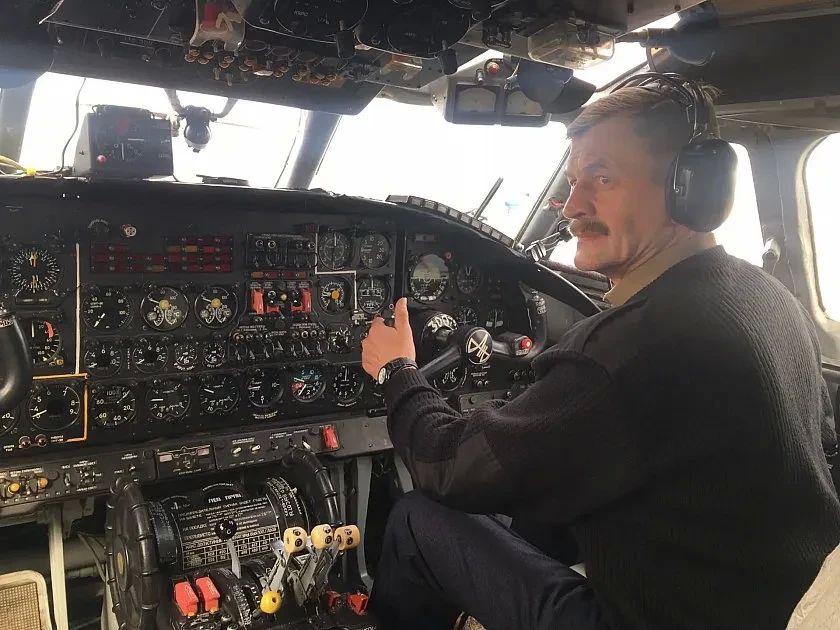«600 раз спускался с вертолета в горящий лес»: история ветерана КОГСАУ «Лесоохрана» Профессионалом своего дела является Андрей Юрьевич Червяков, ветеран КОГСАУ «Лесоохрана», чей трудовой стаж в отрасли насчитывает 40 лет.... «600 раз спускался с вертолета в горящий лес»: история ветерана КОГСАУ «Лесоохрана» Профессионалом своего дела является Андрей Юрьевич Червяков, ветеран КОГСАУ «Лесоохрана», чей трудовой стаж в отрасли насчитывает 40 лет....