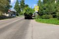 В Кирове обрезают поросль, загораживающую дорожные знаки