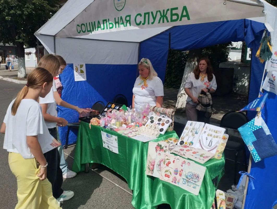 Кирово-Чепецкий комплексный центр организовал выставку и аквагрим для посетителей «Пешеходной Спасской» Кирово-Чепецкий комплексный центр организовал выставку и аквагрим для посетителей «Пешеходной Спасской»