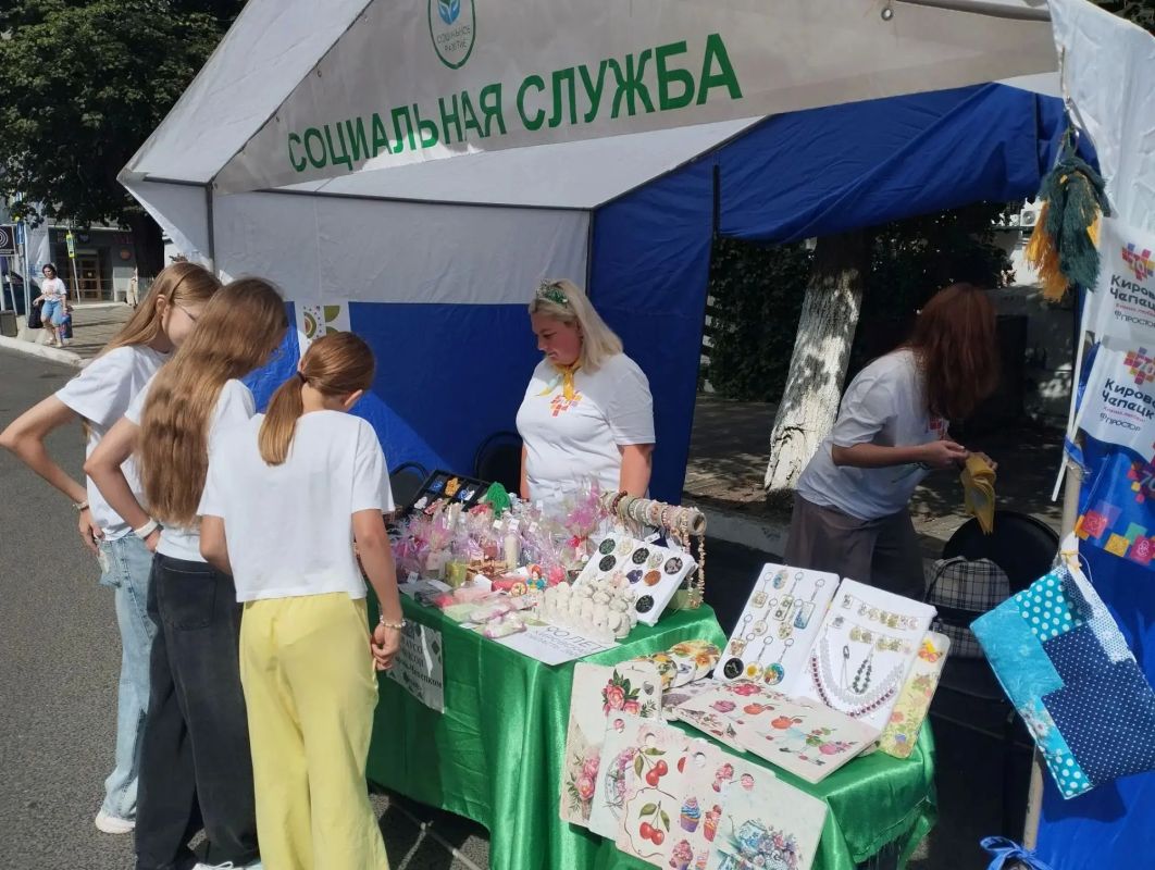 Кирово-Чепецкий комплексный центр организовал выставку и аквагрим для посетителей «Пешеходной Спасской» Кирово-Чепецкий комплексный центр организовал выставку и аквагрим для посетителей «Пешеходной Спасской»
