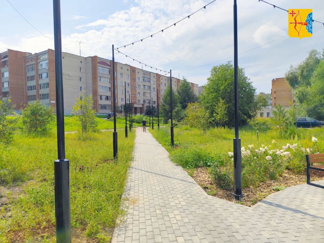 В Кирово-Чепецке завершается обустройство нового сквера на бывшем пустыре между улицами Победы и Комиссара Утробина В Кирово-Чепецке завершается обустройство нового сквера на бывшем пустыре между улицами Победы и Комиссара Утробина