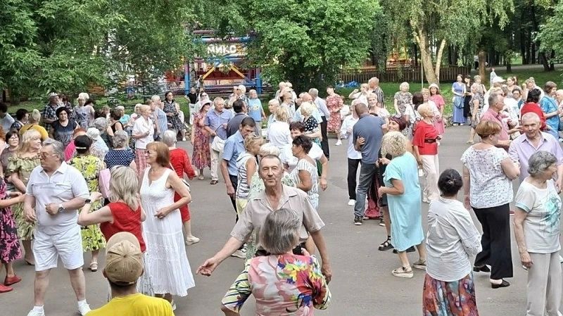 Бесплатные мастер-классы по северной ходьбе и танцам пройдут в парках Кирова