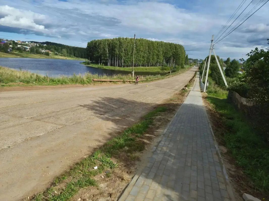 В Афанасьево благоустраивают тротуары на улице Красных Партизан В Афанасьево благоустраивают тротуары на улице Красных Партизан