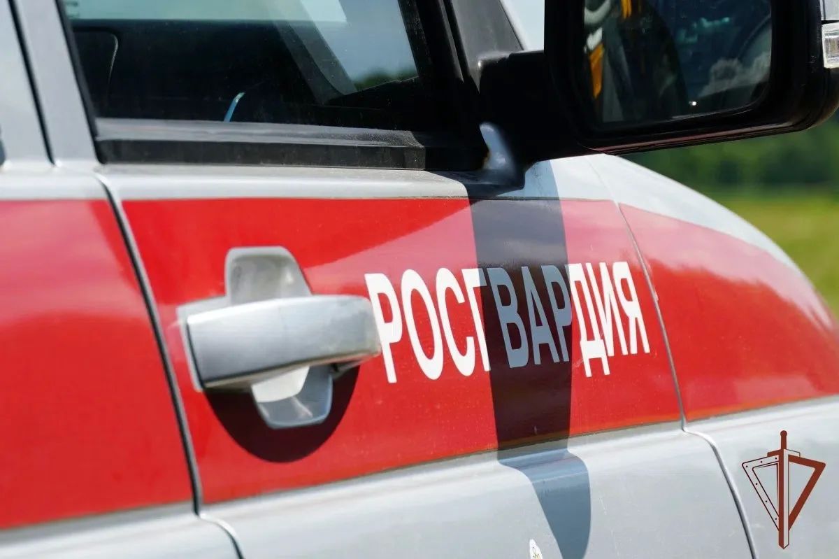 В Кирове росгвардейцы оказали помощь упавшему мужчине с переломом