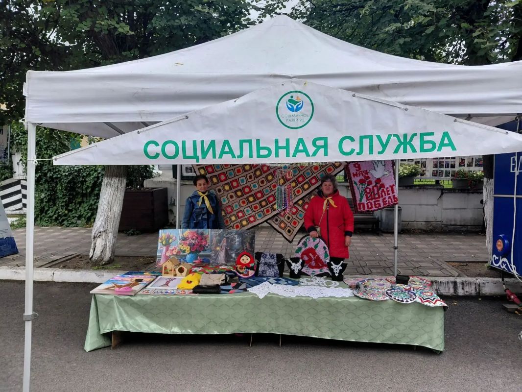 Юрьянский комплексный центр представил на «Прогулочной Спасской» выставку изделий Юрьянский комплексный центр представил на «Прогулочной Спасской» выставку изделий
