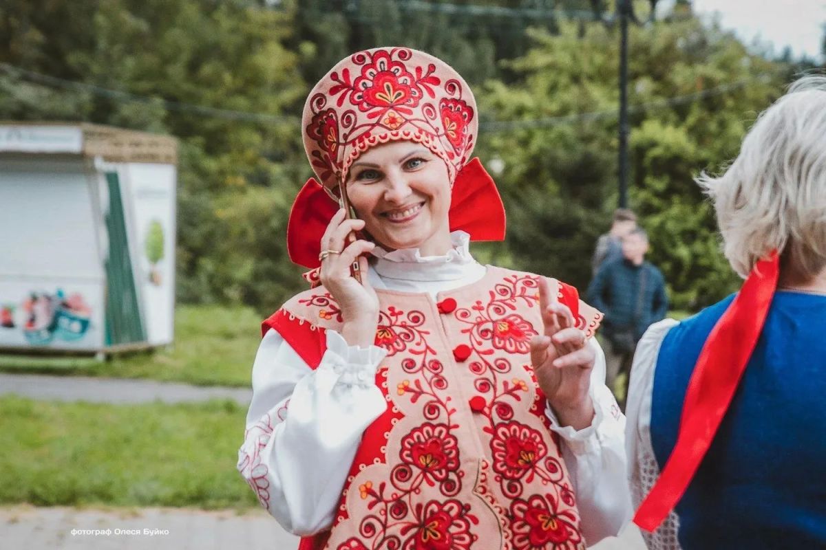 #ХороводыРоссии. Возьмемся за руки, друзья, и встанем в хоровод! Сегодня по всей стране проходит 10-й фестиваль «Хороводы России» #ХороводыРоссии. Возьмемся за руки, друзья, и встанем в хоровод! Сегодня по всей стране проходит 10-й фестиваль «Хороводы России»