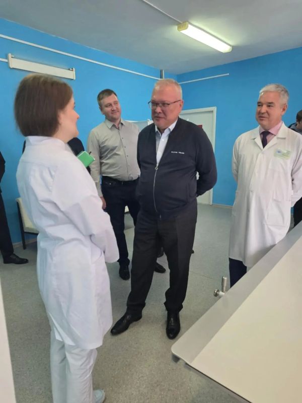 Александр Соколов: Сегодня работаю в Яранске. Вместе с членом экономического совета при губернаторе Кировской области, депутатом от «Единой России» Андреем Олеговичем Березиным в районной больнице пообщался с молодыми врачами Александр Соколов: Сегодня работаю в Яранске. Вместе с членом экономического совета при губернаторе Кировской области, депутатом от «Единой России» Андреем Олеговичем Березиным в районной больнице пообщался с молодыми врачами