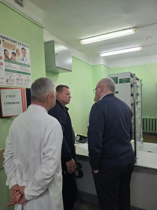 Александр Соколов: Сегодня работаю в Яранске. Вместе с членом экономического совета при губернаторе Кировской области, депутатом от «Единой России» Андреем Олеговичем Березиным в районной больнице пообщался с молодыми врачами Александр Соколов: Сегодня работаю в Яранске. Вместе с членом экономического совета при губернаторе Кировской области, депутатом от «Единой России» Андреем Олеговичем Березиным в районной больнице пообщался с молодыми врачами