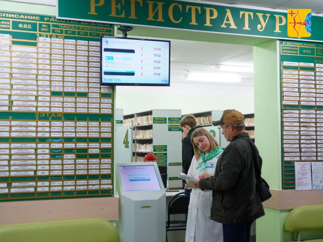 Во время рабочей поездки в Яранский район губернатор Александр Соколов и депутат Андрей Березин пообщались с молодыми врачами местной больницы Во время рабочей поездки в Яранский район губернатор Александр Соколов и депутат Андрей Березин пообщались с молодыми врачами местной больницы