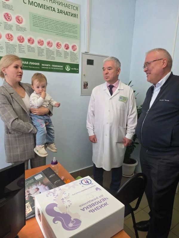 Александр Соколов: Сегодня работаю в Яранске. Вместе с членом экономического совета при губернаторе Кировской области, депутатом от «Единой России» Андреем Олеговичем Березиным в районной больнице пообщался с молодыми врачами Александр Соколов: Сегодня работаю в Яранске. Вместе с членом экономического совета при губернаторе Кировской области, депутатом от «Единой России» Андреем Олеговичем Березиным в районной больнице пообщался с молодыми врачами