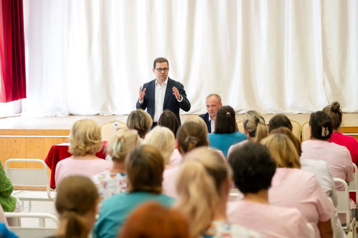 Вместе с коллегой, зампредом Заксобрания региона Алексеем Потапенко, в Мурыгино познакомились с работой детского дома-интерната «Родник» и Новомедянского дома-интерната Вместе с коллегой, зампредом Заксобрания региона Алексеем Потапенко, в Мурыгино познакомились с работой детского дома-интерната «Родник» и Новомедянского дома-интерната