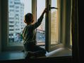 В Кирове двухлетняя девочка погибла после падения из окна пятого этажа