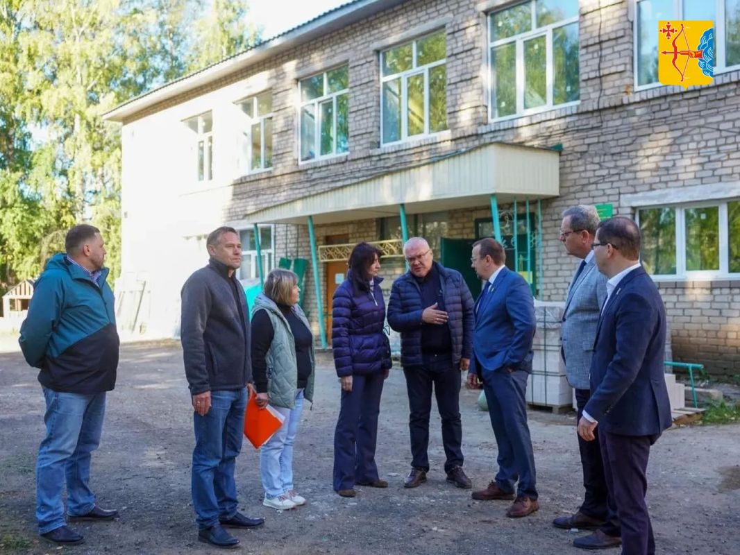 В поселке Ленинская Искра Котельничского района в рамках нацпроекта «Семья» идет капремонт здания детского сада В поселке Ленинская Искра Котельничского района в рамках нацпроекта «Семья» идет капремонт здания детского сада