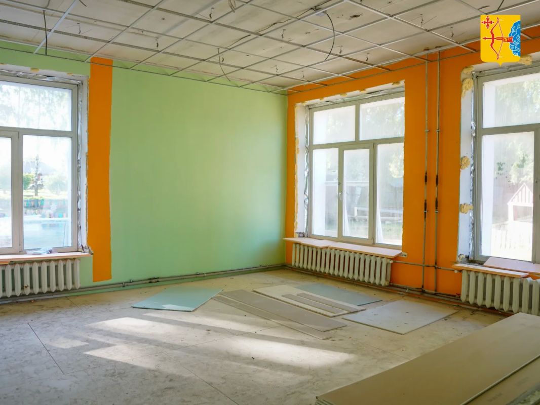 В поселке Ленинская Искра Котельничского района в рамках нацпроекта «Семья» идет капремонт здания детского сада В поселке Ленинская Искра Котельничского района в рамках нацпроекта «Семья» идет капремонт здания детского сада