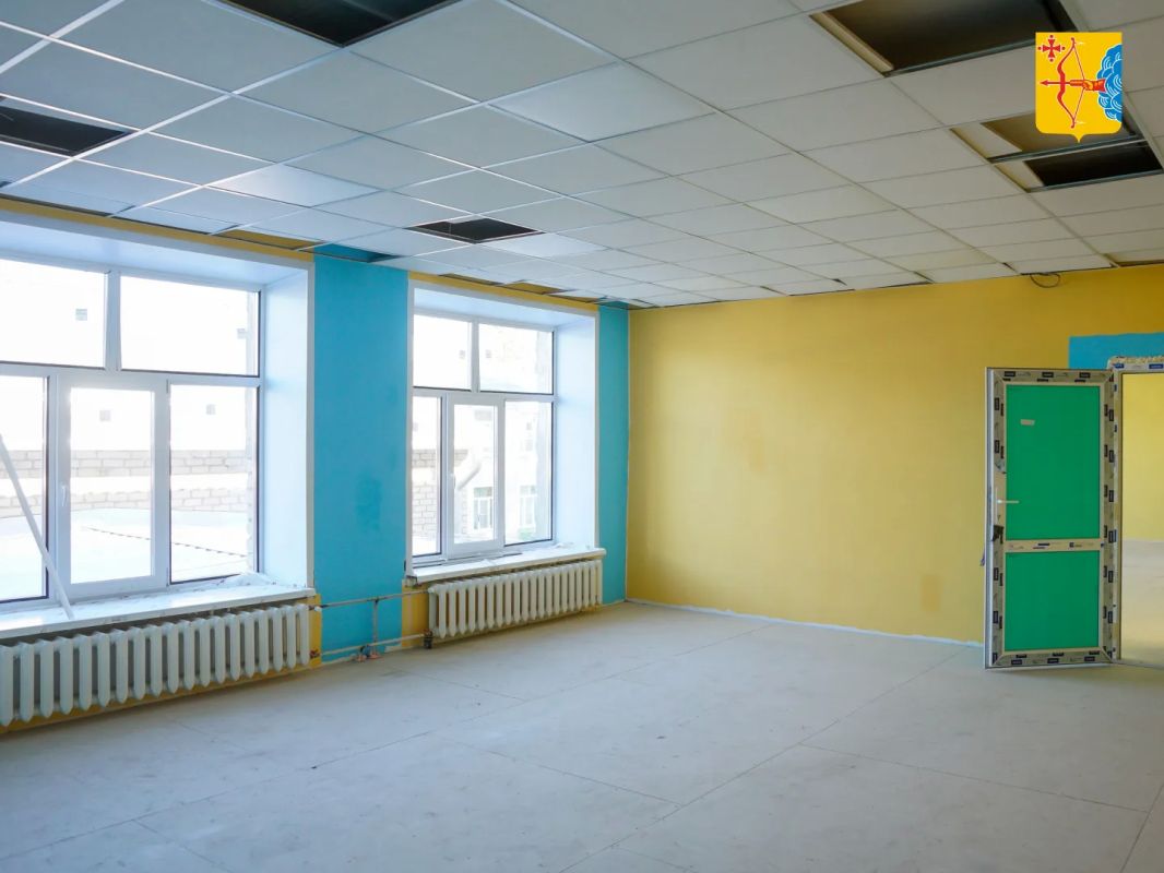 В поселке Ленинская Искра Котельничского района в рамках нацпроекта «Семья» идет капремонт здания детского сада В поселке Ленинская Искра Котельничского района в рамках нацпроекта «Семья» идет капремонт здания детского сада
