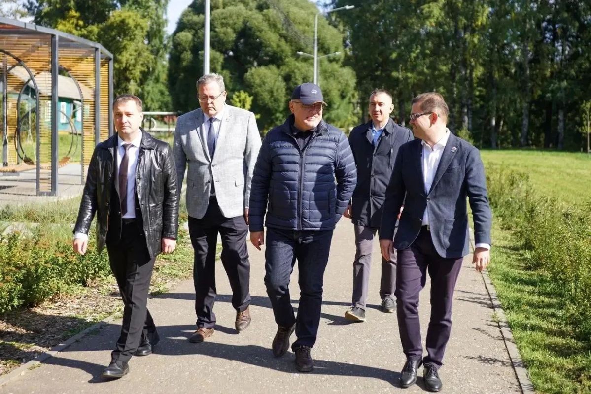 Александр Соколов: Традиционно в поездках смотрим на обновление дорожной инфраструктуры Александр Соколов: Традиционно в поездках смотрим на обновление дорожной инфраструктуры