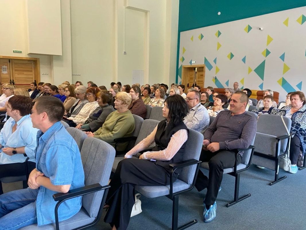 Педагоги Немского муниципального округа обсудили ключевые задачи на предстоящий учебный год Педагоги Немского муниципального округа обсудили ключевые задачи на предстоящий учебный год