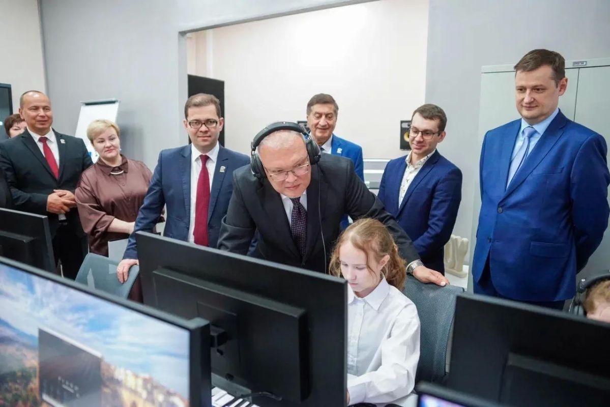 Александр Соколов: Сегодня с депутатом от «Единой России» Борисом Весниным работаю в Белохолуницком округе Александр Соколов: Сегодня с депутатом от «Единой России» Борисом Весниным работаю в Белохолуницком округе