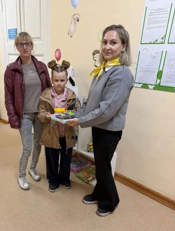 С Днем знаний!. Соцучреждения региона поддержали акцию «Корзина доброты» В преддверии 1 сентября в Кировской области прошла акция «Корзина доброты», цель которой - помочь семьям, воспитывающим детей-школьников С Днем знаний!. Соцучреждения региона поддержали акцию «Корзина доброты» В преддверии 1 сентября в Кировской области прошла акция «Корзина доброты», цель которой - помочь семьям, воспитывающим детей-школьников