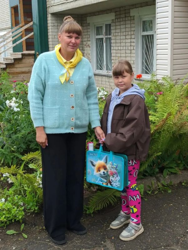 С Днем знаний!. Соцучреждения региона поддержали акцию «Корзина доброты» В преддверии 1 сентября в Кировской области прошла акция «Корзина доброты», цель которой - помочь семьям, воспитывающим детей-школьников С Днем знаний!. Соцучреждения региона поддержали акцию «Корзина доброты» В преддверии 1 сентября в Кировской области прошла акция «Корзина доброты», цель которой - помочь семьям, воспитывающим детей-школьников