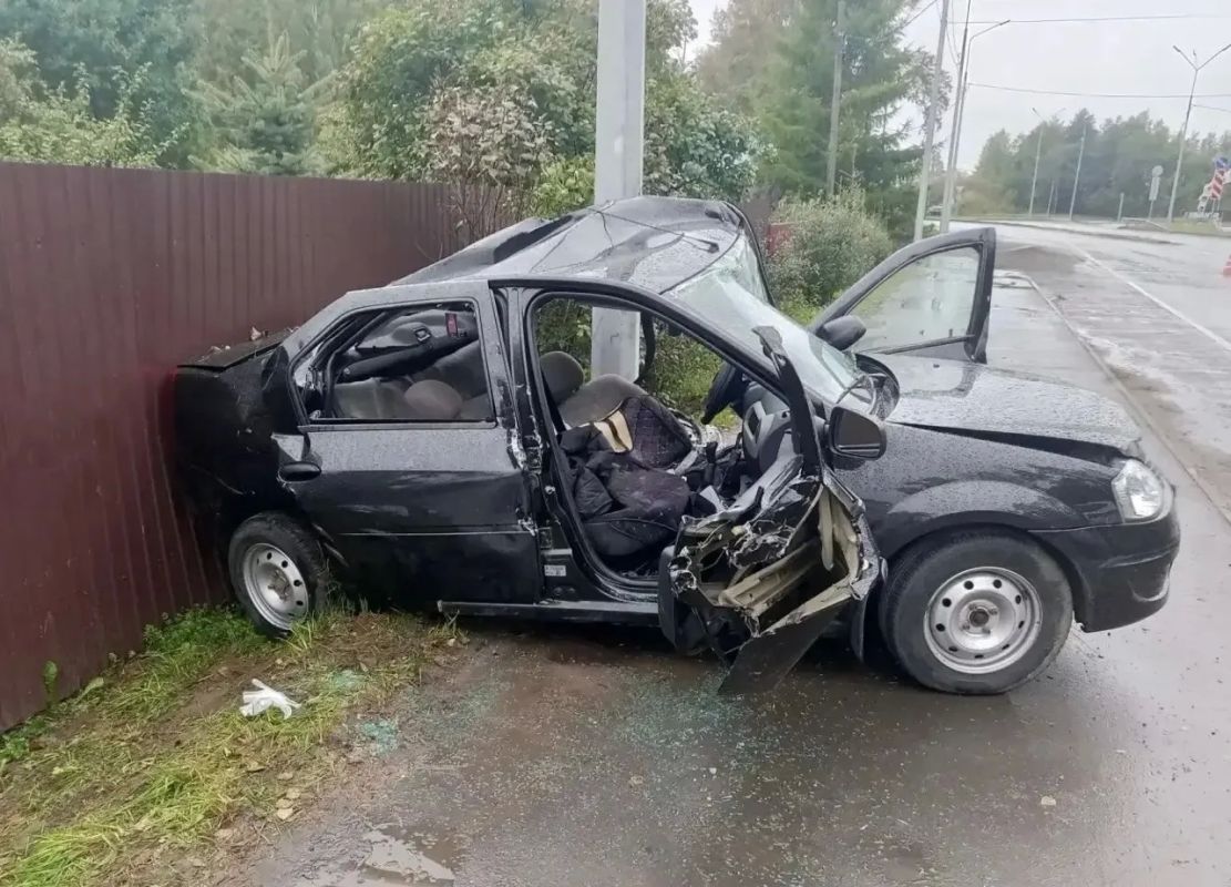 В Кирове девушка-водитель погибла после наезда на опору ЛЭП В Кирове девушка-водитель погибла после наезда на опору ЛЭП