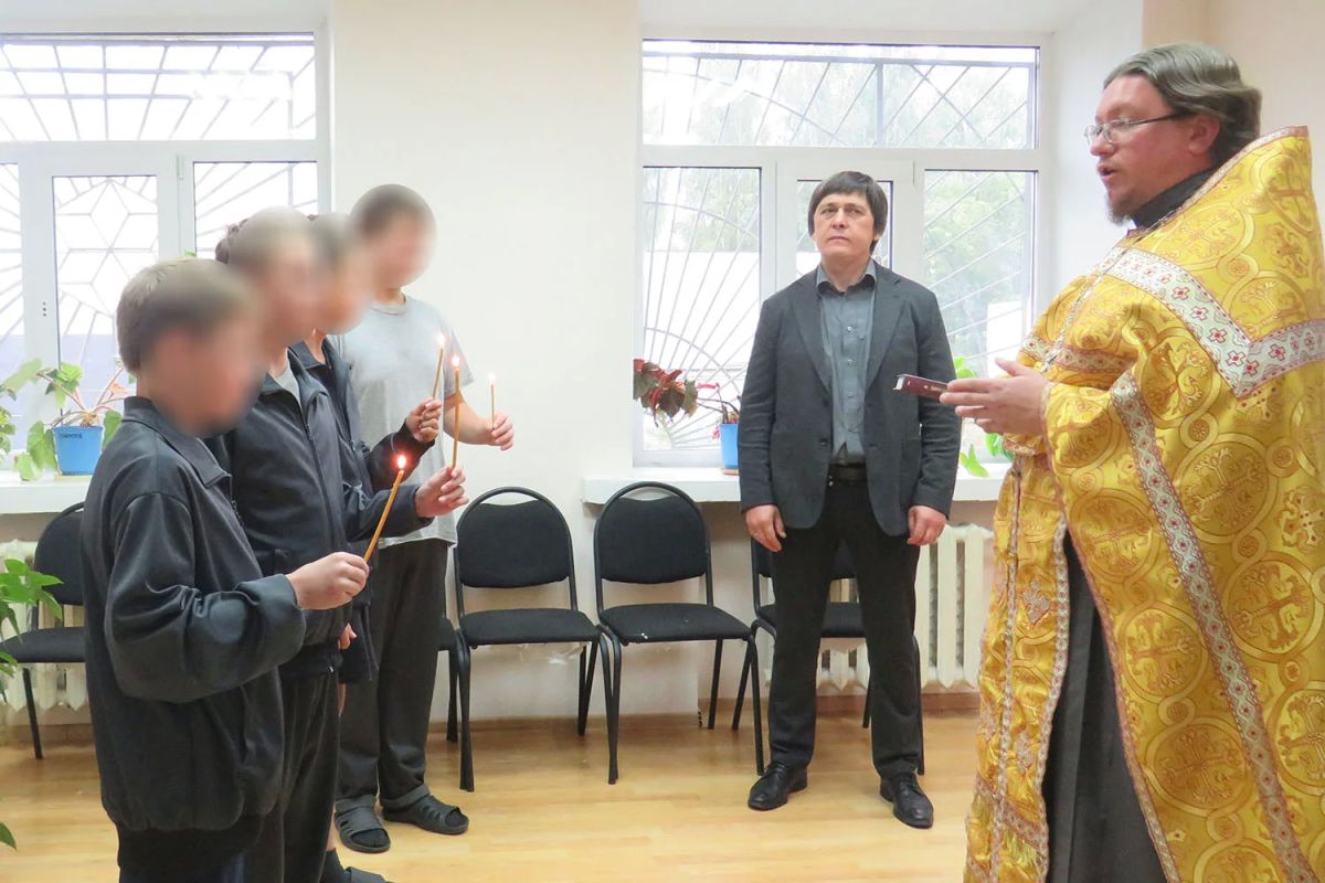 В День знаний в Центре временного содержания для несовершеннолетних правонарушителей УМВД России по Кировской области состоялся праздник, посвященный началу нового учебного года В День знаний в Центре временного содержания для несовершеннолетних правонарушителей УМВД России по Кировской области состоялся праздник, посвященный началу нового учебного года