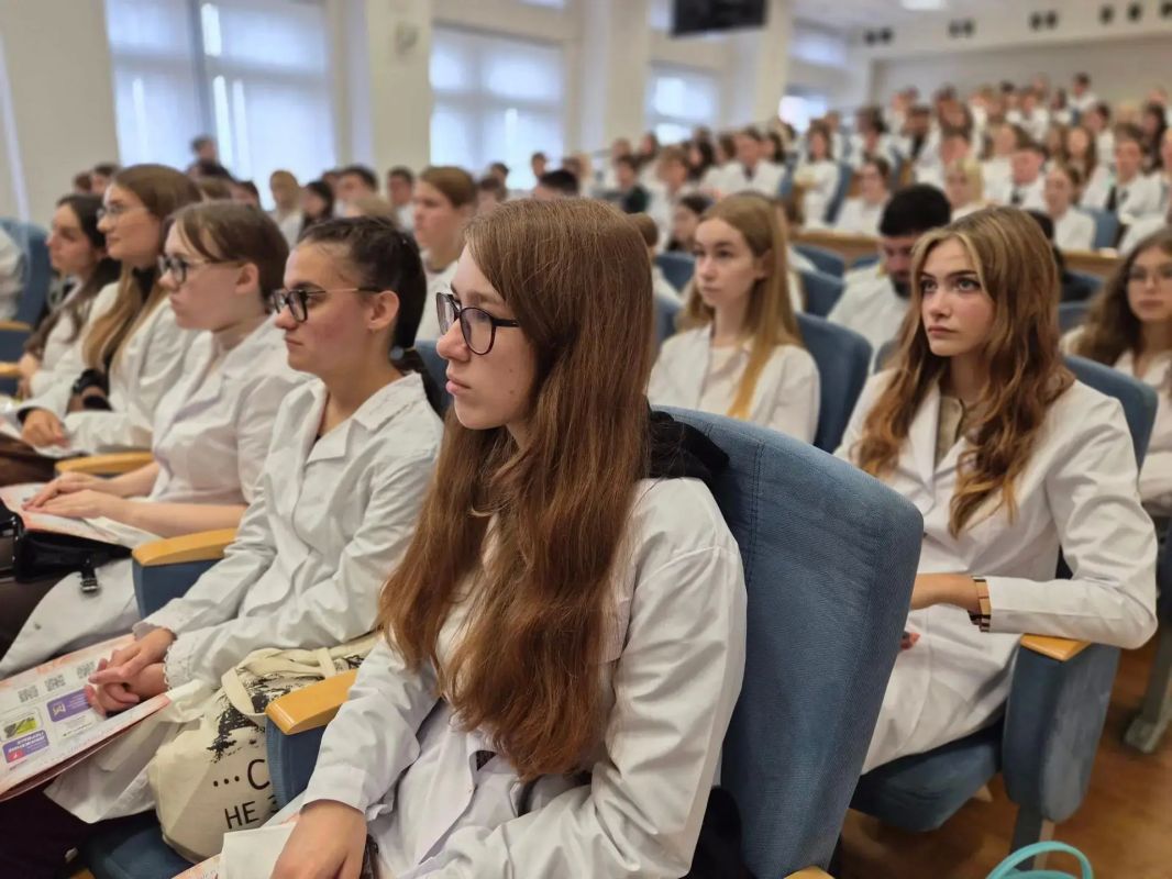 634 первокурсника Кировского медуниверситета начали путь в профессию 634 первокурсника Кировского медуниверситета начали путь в профессию