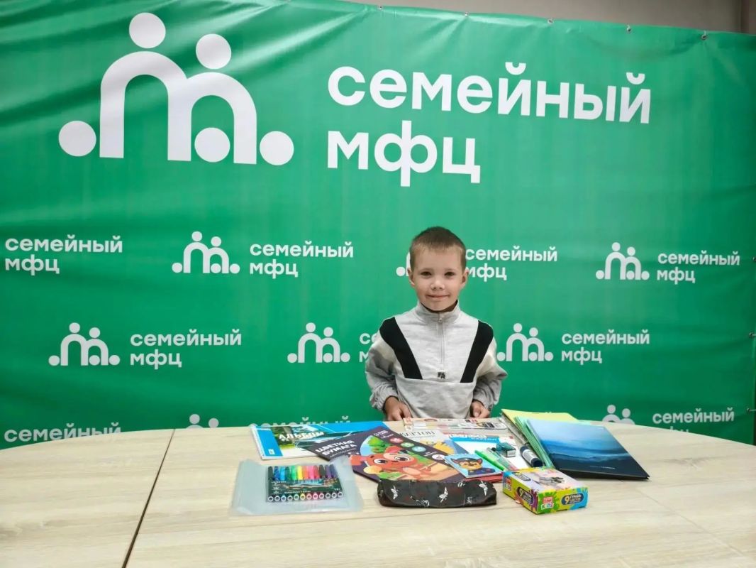С Днем знаний!. Соцучреждения региона поддержали акцию «Корзина доброты» В преддверии 1 сентября в Кировской области прошла акция «Корзина доброты», цель которой - помочь семьям, воспитывающим детей-школьников С Днем знаний!. Соцучреждения региона поддержали акцию «Корзина доброты» В преддверии 1 сентября в Кировской области прошла акция «Корзина доброты», цель которой - помочь семьям, воспитывающим детей-школьников