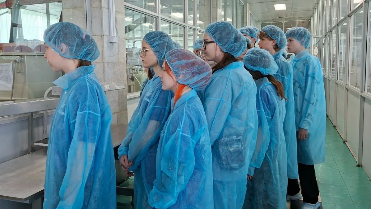 Во время каникул школьники познакомились с предприятиями региона Во время каникул школьники познакомились с предприятиями региона