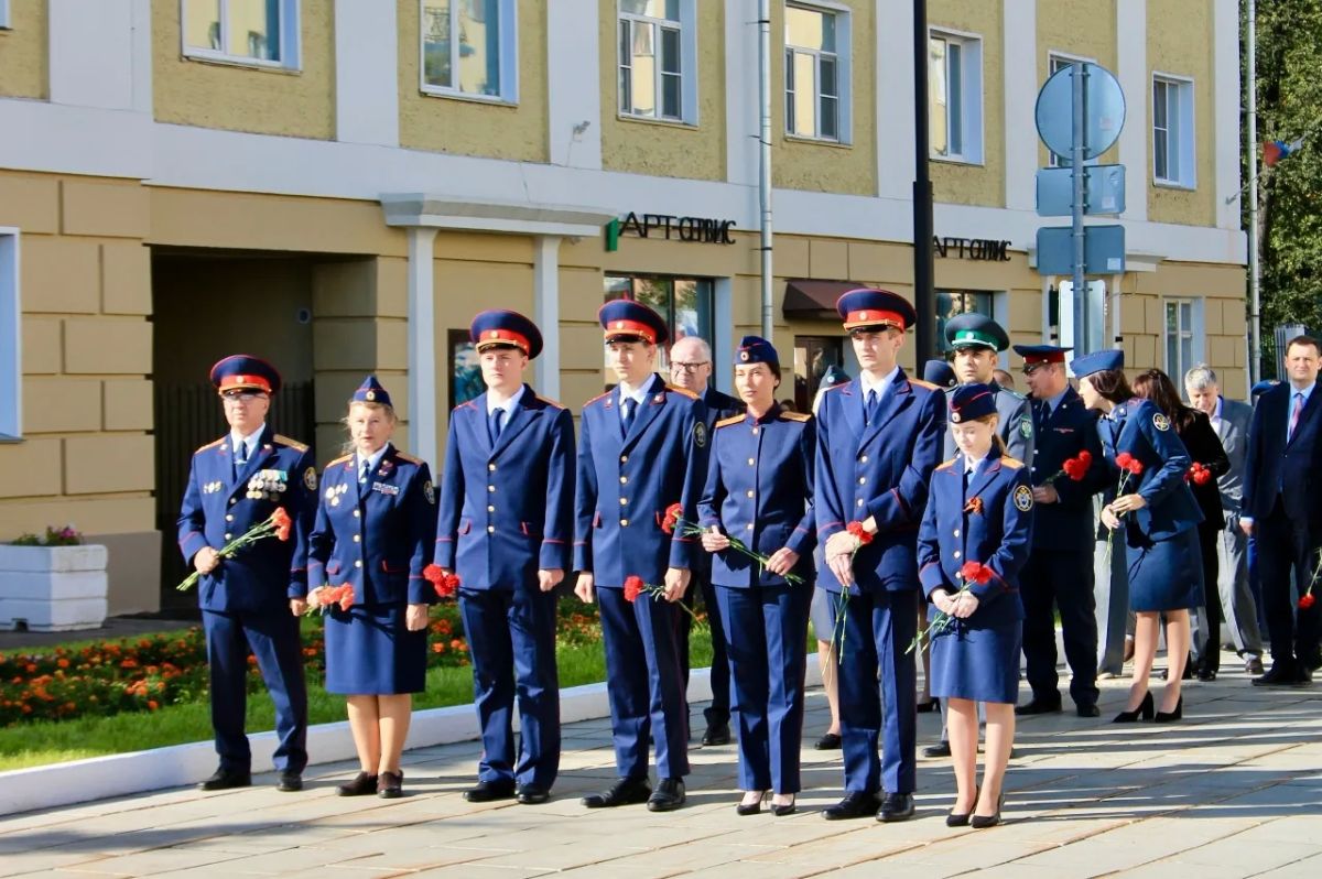 Представители региональной общественной организации «Союз ветеранов следствия» Кировской области совместно с сотрудниками регионального следственного управления приняли участие в памятном мероприятии, посвященном Дню... Представители региональной общественной организации «Союз ветеранов следствия» Кировской области совместно с сотрудниками регионального следственного управления приняли участие в памятном мероприятии, посвященном Дню...