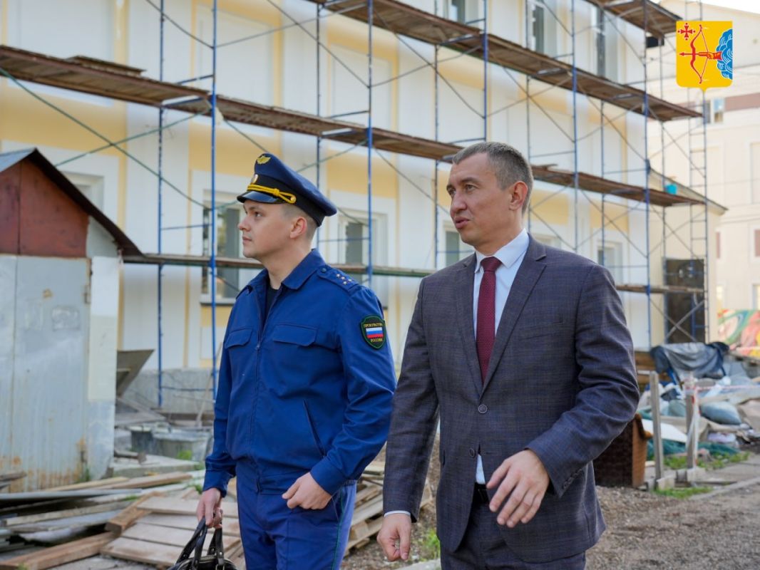 В Кирове продолжается строительство многофункционального молодёжного центра на Динамовском проезде, 2. Работы стали возможны благодаря победе области в конкурсе «Регион для молодых», который проводится по инициативе... В Кирове продолжается строительство многофункционального молодёжного центра на Динамовском проезде, 2. Работы стали возможны благодаря победе области в конкурсе «Регион для молодых», который проводится по инициативе...