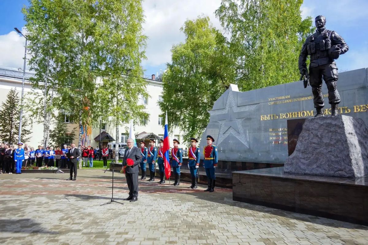 Александр Соколов: Сегодня состоялось всенародное открытие Мемориального комплекса «Аллея Славы» с вечным огнем на новой Площади Героев у Областного дома народного творчества Александр Соколов: Сегодня состоялось всенародное открытие Мемориального комплекса «Аллея Славы» с вечным огнем на новой Площади Героев у Областного дома народного творчества