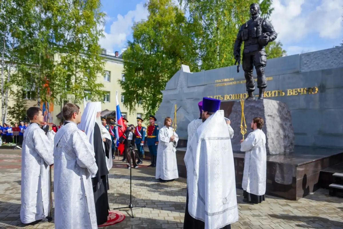 Александр Соколов: Сегодня состоялось всенародное открытие Мемориального комплекса «Аллея Славы» с вечным огнем на новой Площади Героев у Областного дома народного творчества Александр Соколов: Сегодня состоялось всенародное открытие Мемориального комплекса «Аллея Славы» с вечным огнем на новой Площади Героев у Областного дома народного творчества