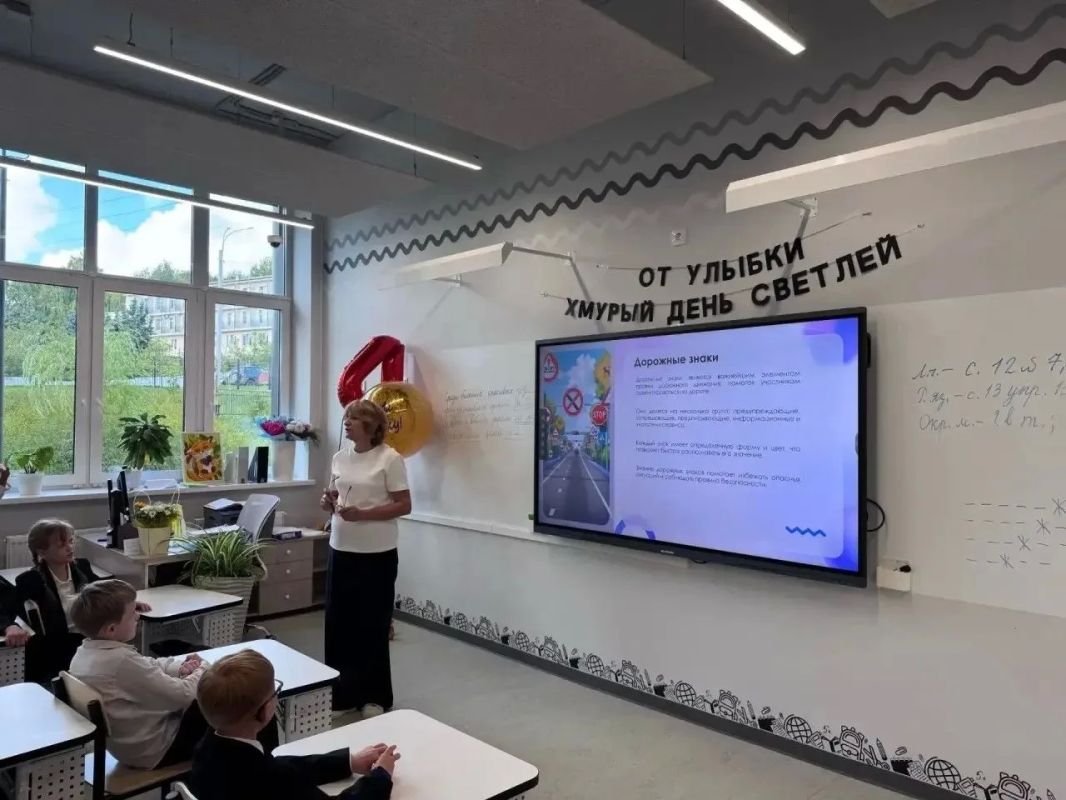 Педагоги, сотрудники Госавтоинспекции и родители напомнили детям о ПДД Педагоги, сотрудники Госавтоинспекции и родители напомнили детям о ПДД