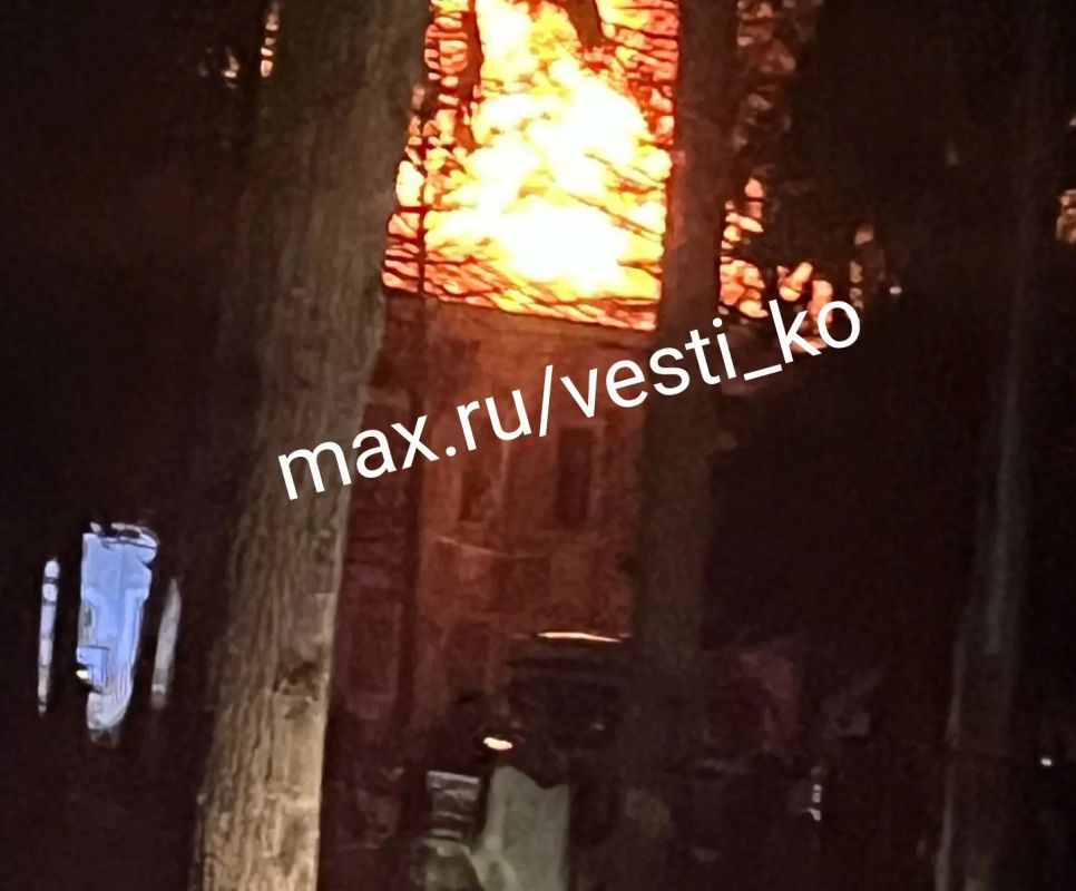 Сразу два пожара произошли сегодня в Кирове на территории бывшего КВАТУ на улице Московской Сразу два пожара произошли сегодня в Кирове на территории бывшего КВАТУ на улице Московской