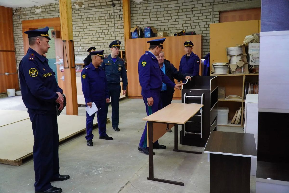Прокурор Кировской области Юрий Рываев проверил соблюдение закона в исправительной колонии и на территории изолированного участка, функционирующего как исправительный центр Прокурор Кировской области Юрий Рываев проверил соблюдение закона в исправительной колонии и на территории изолированного участка, функционирующего как исправительный центр