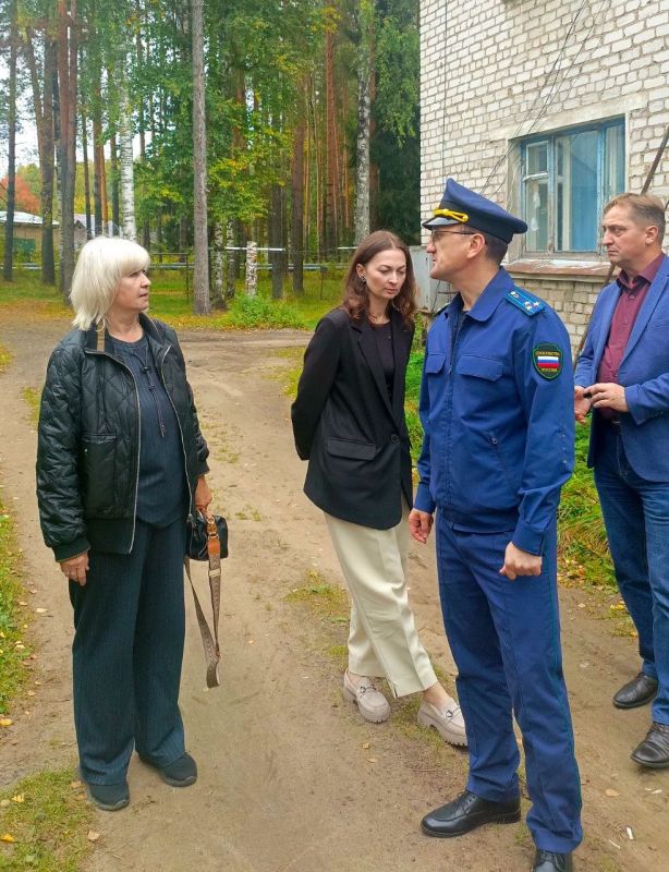 Заместитель прокурора Кировской области Сергей Хлопунов провел #личныйприем граждан в пгт Мирный Оричевского района Заместитель прокурора Кировской области Сергей Хлопунов провел #личныйприем граждан в пгт Мирный Оричевского района