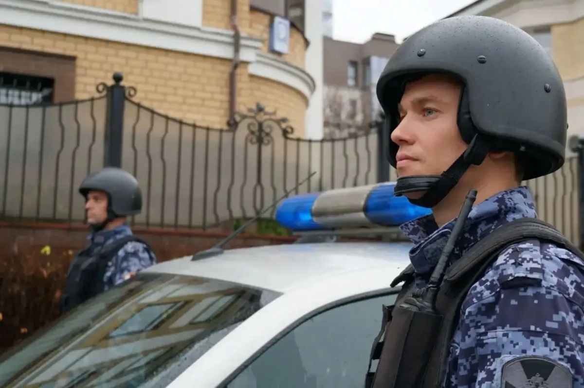 В Кирове росгвардейцы помогли гражданину, находившемуся в беспомощном состоянии