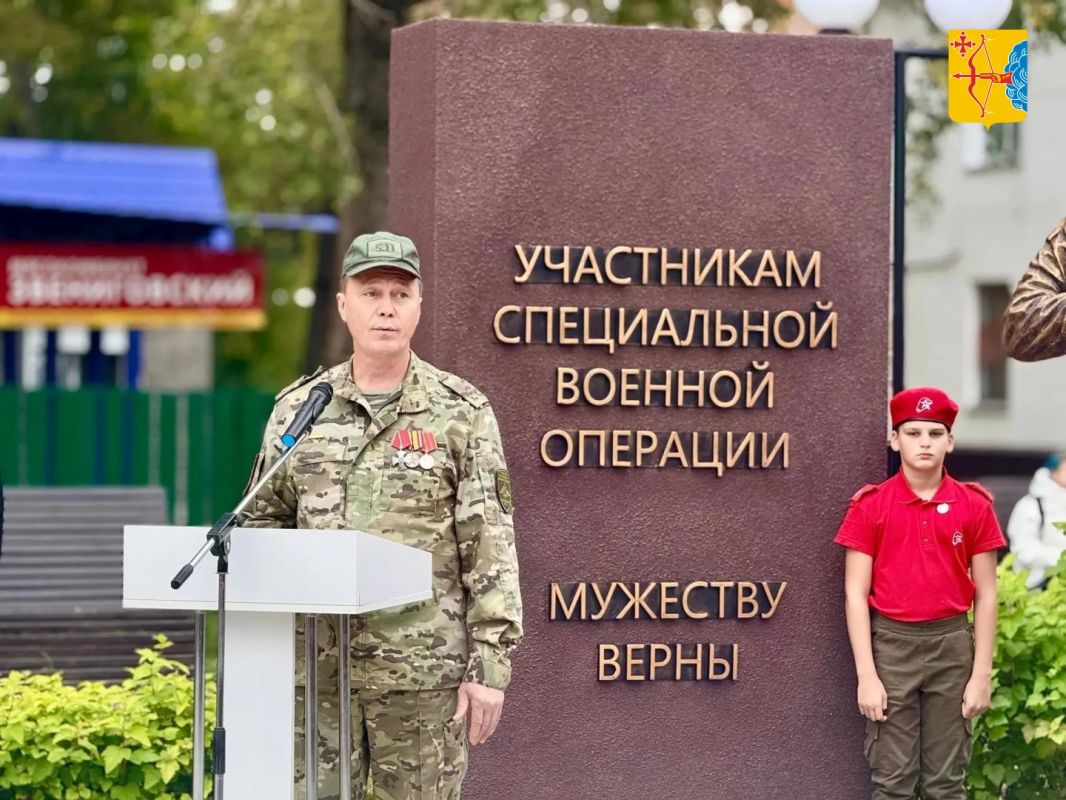 В городе Мураши открыли мемориальный комплекс и сквер памяти участникам специальной военной операции В городе Мураши открыли мемориальный комплекс и сквер памяти участникам специальной военной операции