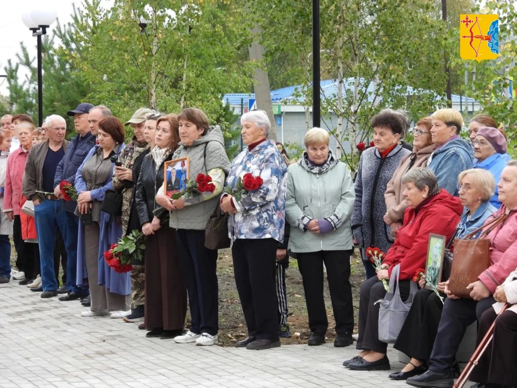 В городе Мураши открыли мемориальный комплекс и сквер памяти участникам специальной военной операции В городе Мураши открыли мемориальный комплекс и сквер памяти участникам специальной военной операции
