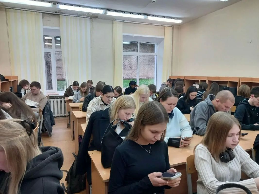 Студенты Вятского ГАТУ приняли участие в Евразийском диктанте по цифровой безопасности Студенты Вятского ГАТУ приняли участие в Евразийском диктанте по цифровой безопасности