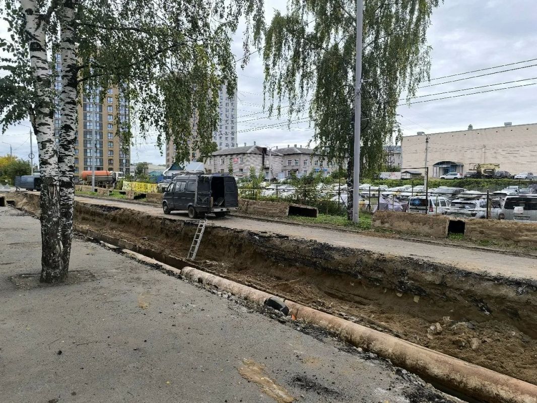Блюхера лучше объезжать. На участке улицы от Никитской до Свободы начали менять теплосети Блюхера лучше объезжать. На участке улицы от Никитской до Свободы начали менять теплосети