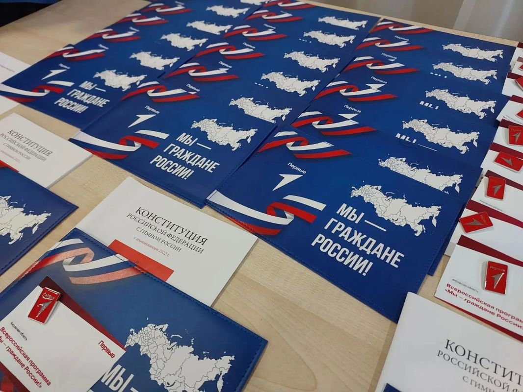 В Кирове в рамках акции «Мы – граждане России» состоялось вручение паспортов 14-летним жителям города В Кирове в рамках акции «Мы – граждане России» состоялось вручение паспортов 14-летним жителям города