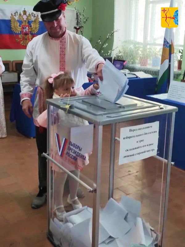 Жители села Кичма Советского района — Василий и Светлана Бусыгины — пришли на избирательный участок в русских народных костюмах Жители села Кичма Советского района — Василий и Светлана Бусыгины — пришли на избирательный участок в русских народных костюмах