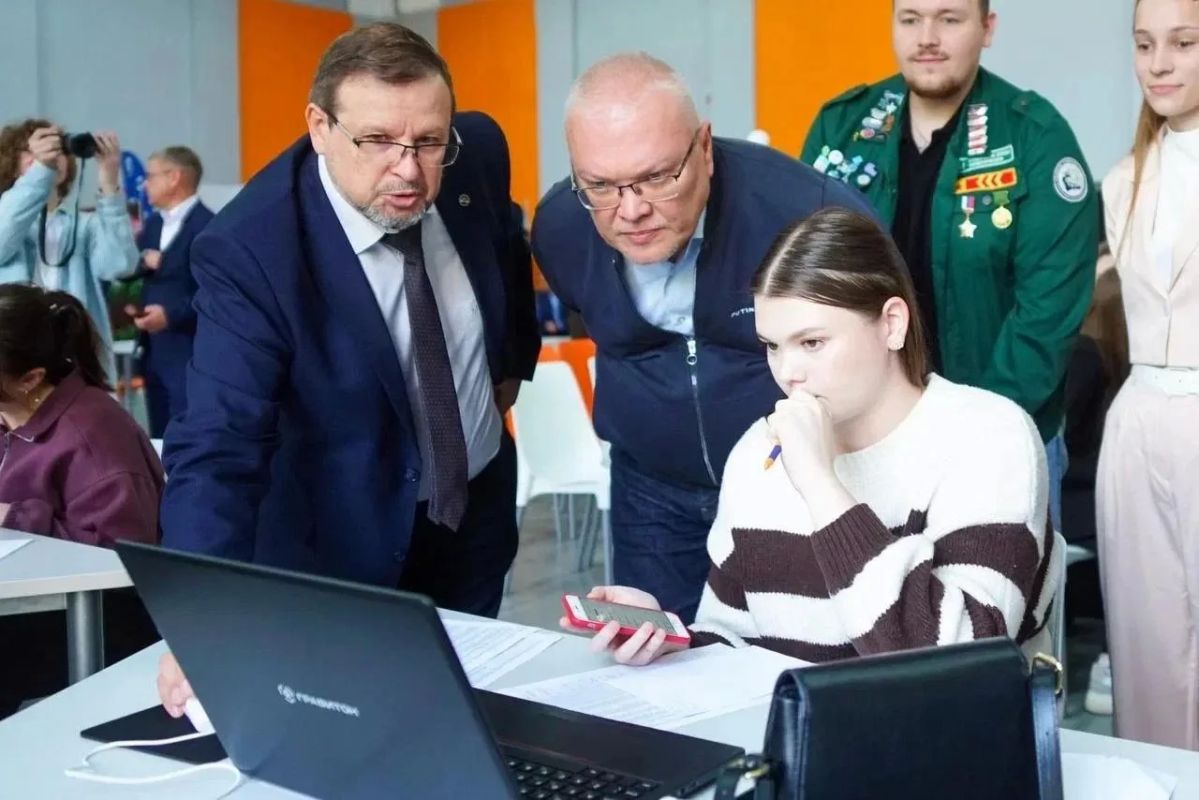 Губернатор Кировской области Александр Соколов посетил Центр общественного наблюдения за выборами Губернатор Кировской области Александр Соколов посетил Центр общественного наблюдения за выборами