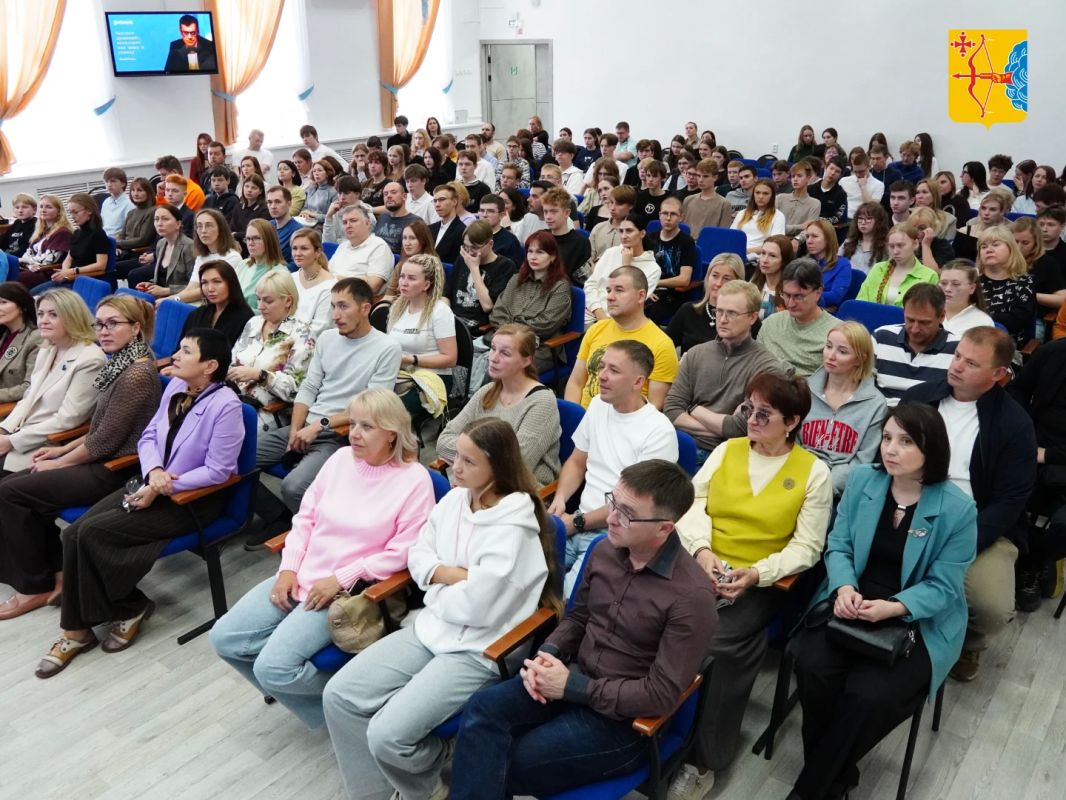 Магистр игры «Что? Где? Когда?» Максим Поташев провел в Кирове лекции для школьников, родителей и членов семей участников СВО Магистр игры «Что? Где? Когда?» Максим Поташев провел в Кирове лекции для школьников, родителей и членов семей участников СВО