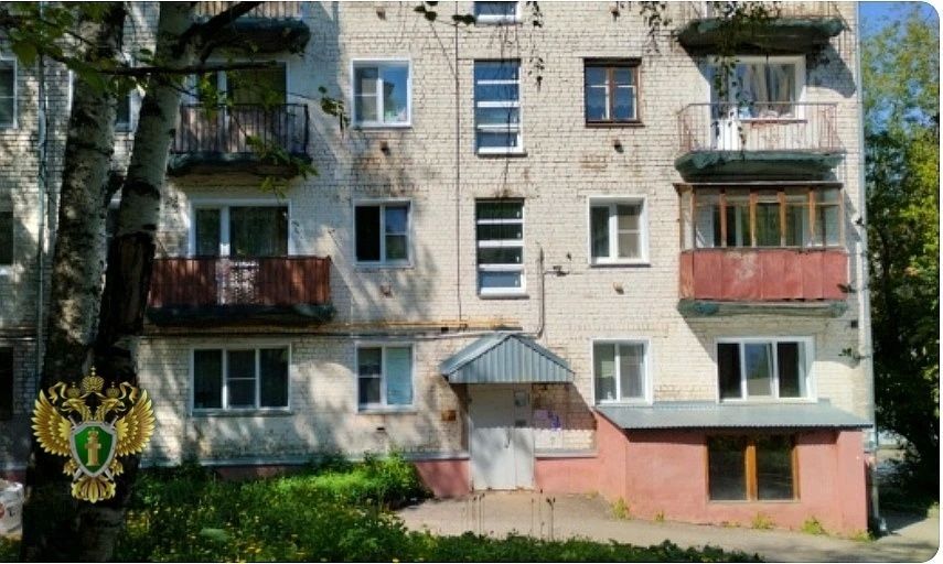 В Кирове семья переехала из подвала в благоустроенную квартиру благодаря прокуратуре