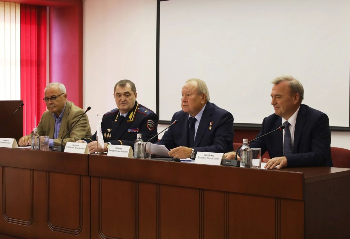 В Кирове прошло заседание Общественного совета при УМВД России по Кировской области В Кирове прошло заседание Общественного совета при УМВД России по Кировской области
