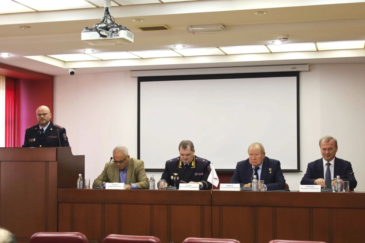 В Кирове прошло заседание Общественного совета при УМВД России по Кировской области В Кирове прошло заседание Общественного совета при УМВД России по Кировской области